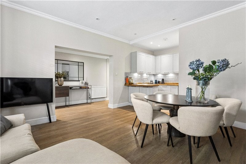 Flat Elvaston Place in Greater London