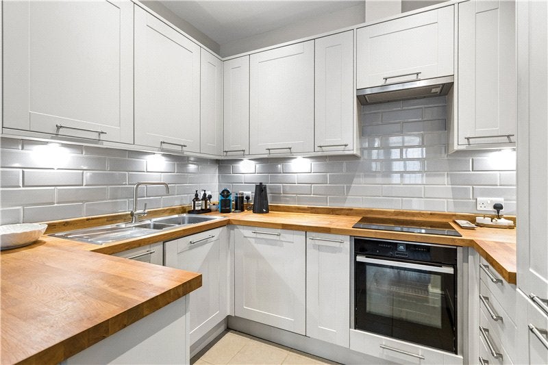 Flat Elvaston Place in Greater London