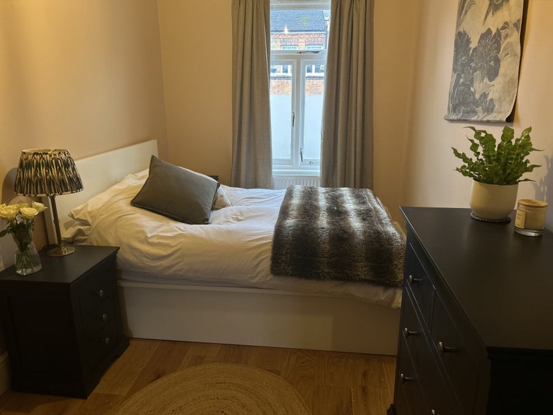 Room Algiers Road in Greater London