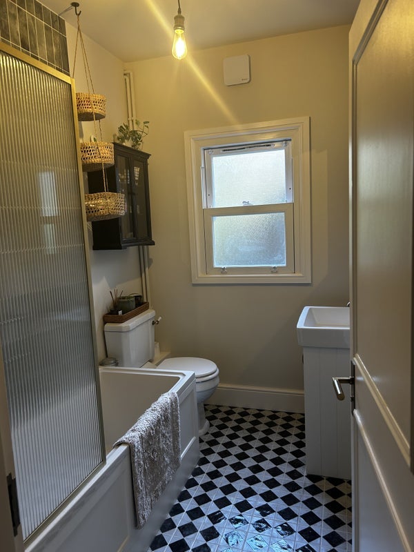 Room Algiers Road in Greater London