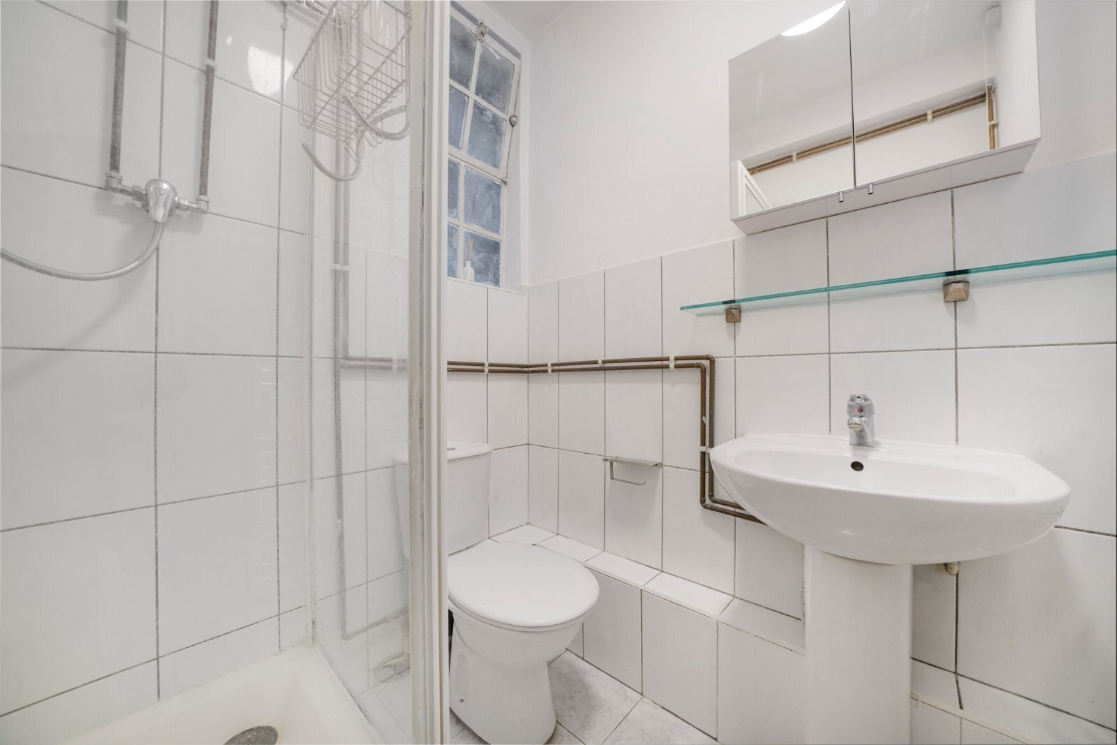 Flat Mortimer Crescent in Greater London
