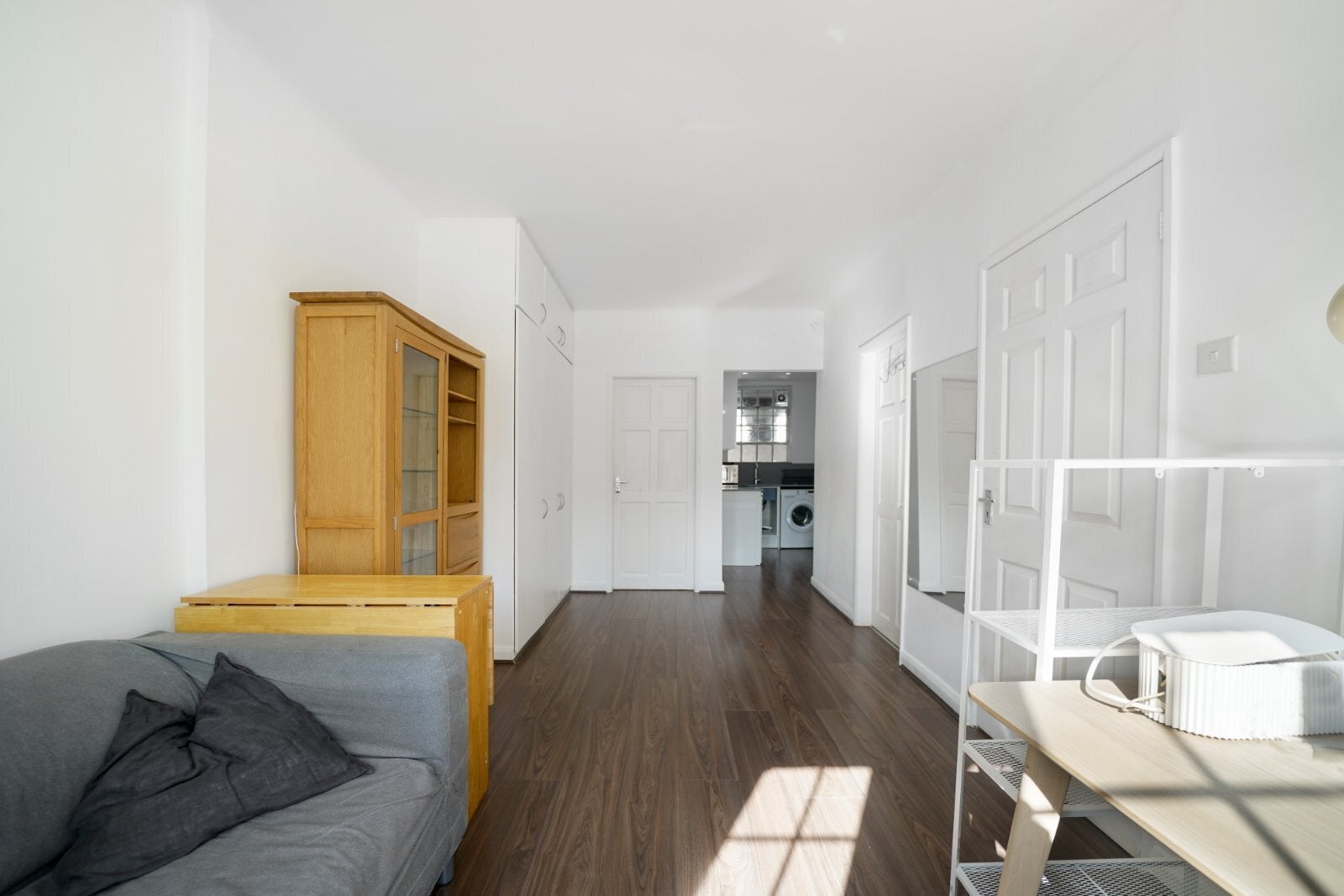 Flat Mortimer Crescent in Greater London