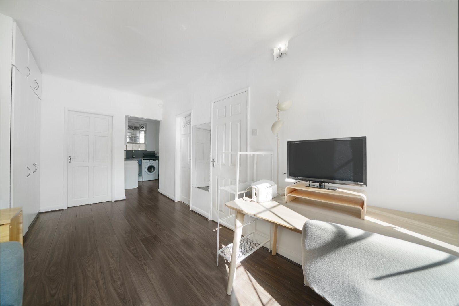 Flat Mortimer Crescent in Greater London