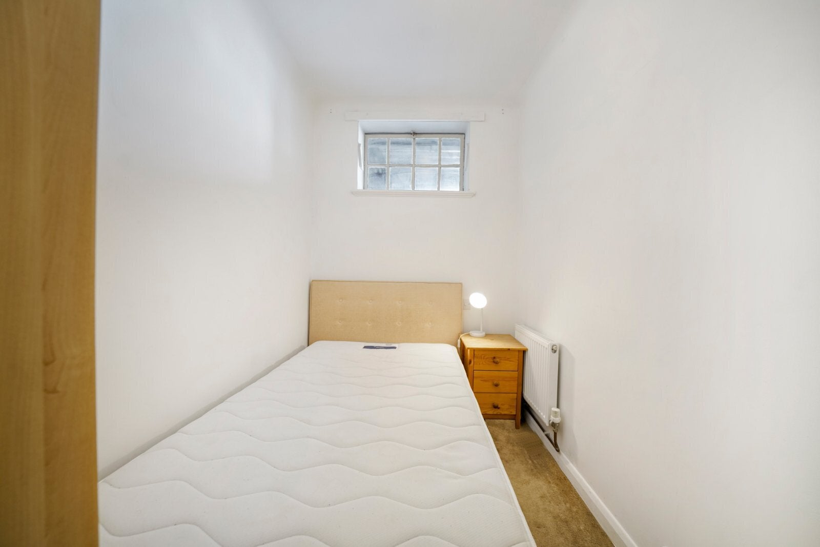 Flat Mortimer Crescent in Greater London