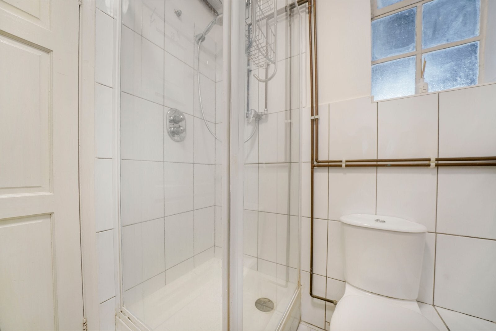 Flat Mortimer Crescent in Greater London