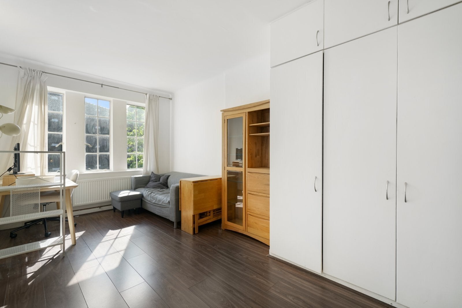 Flat Mortimer Crescent in Greater London