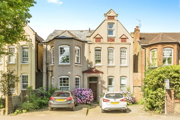 Flat Bedford Hill in London
