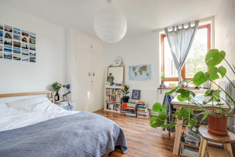 Flat Mount Pleasant Lane in Greater London