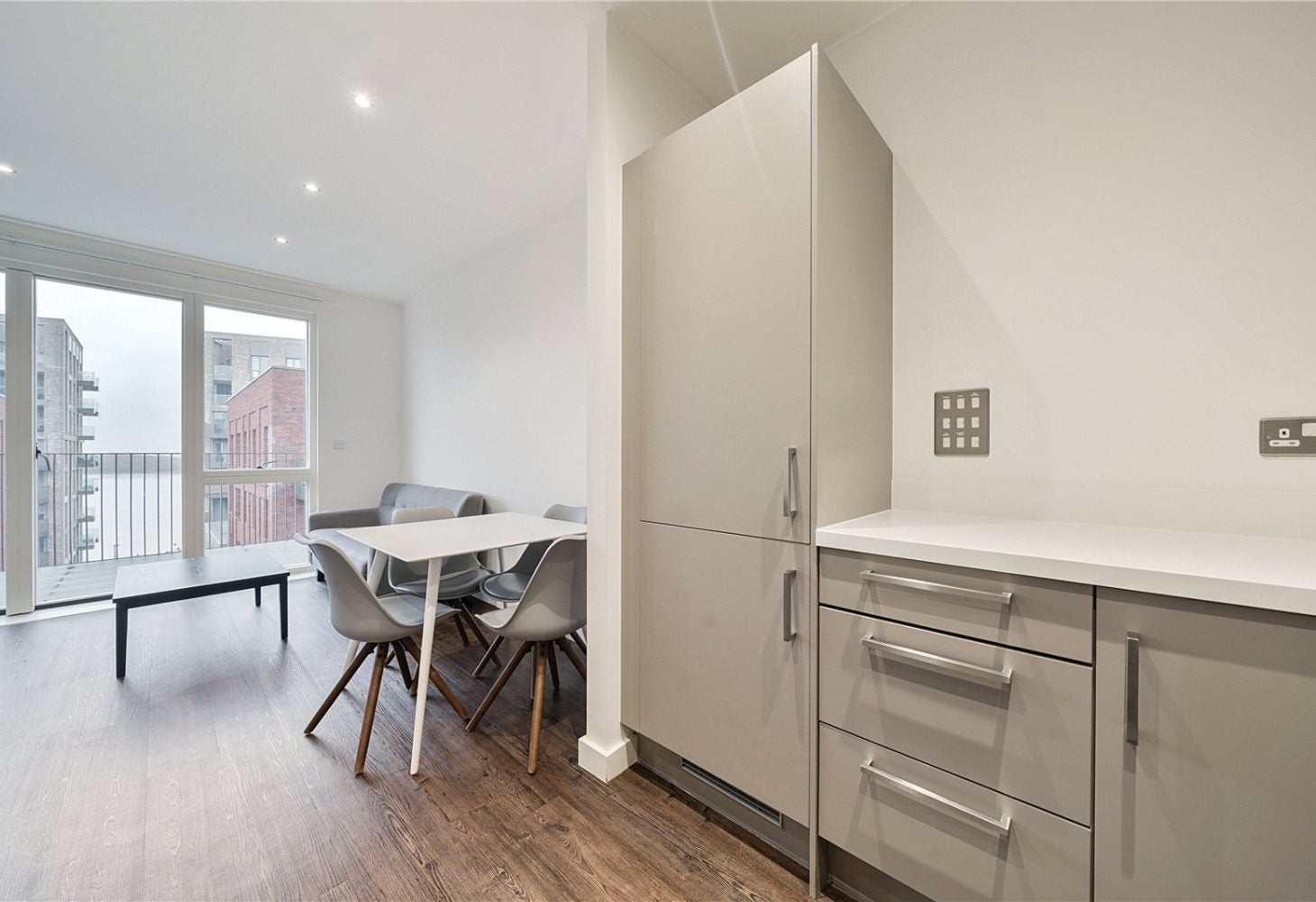 Flat Shackleton Way in Greater London