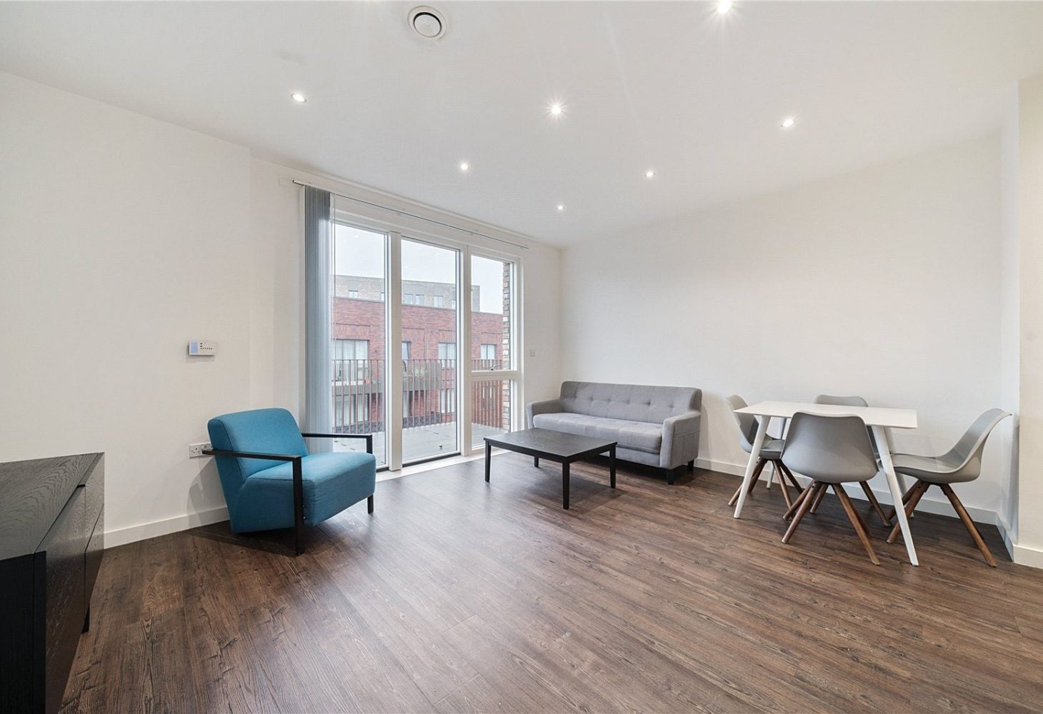 Flat Shackleton Way in Greater London