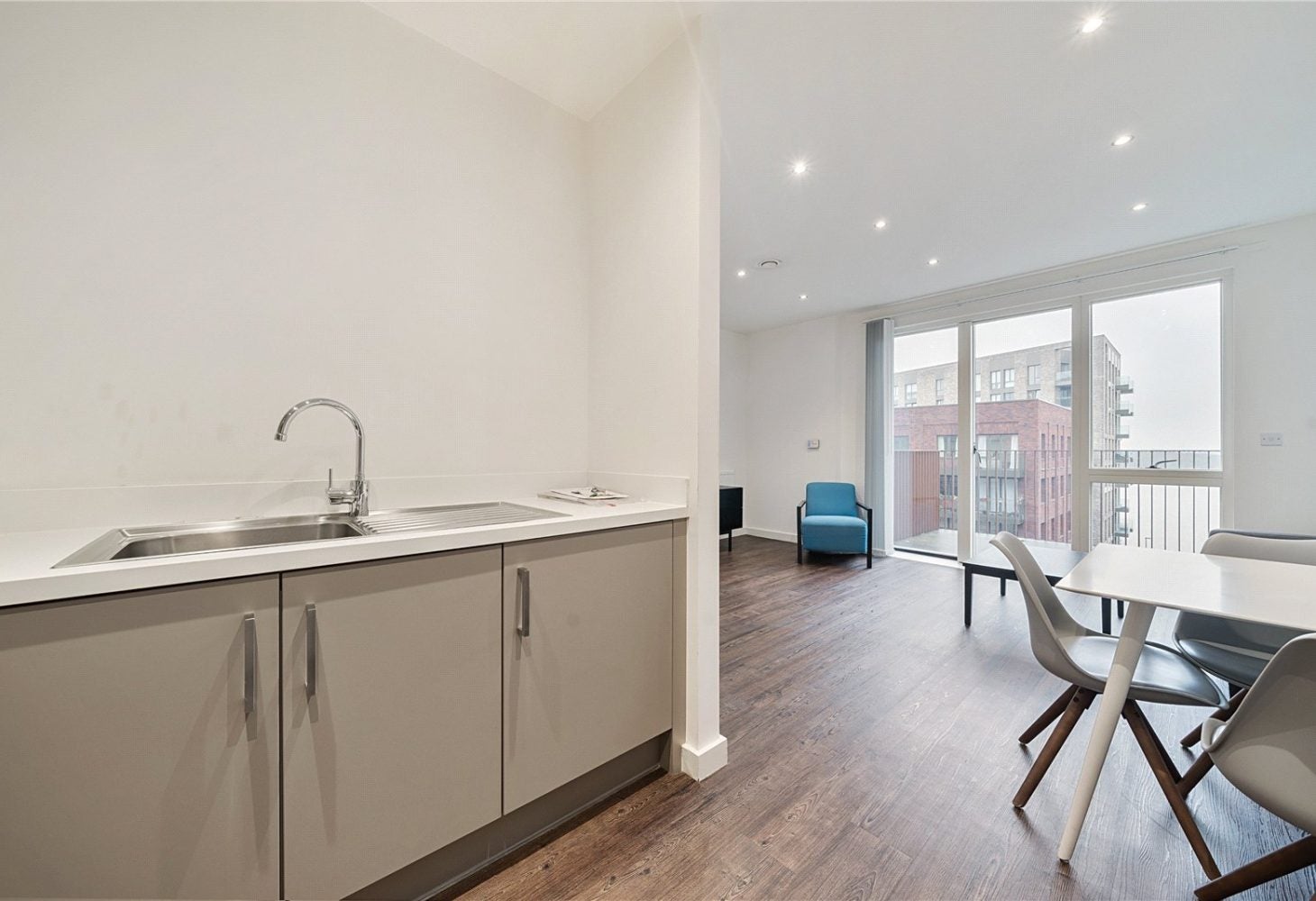 Flat Shackleton Way in Greater London