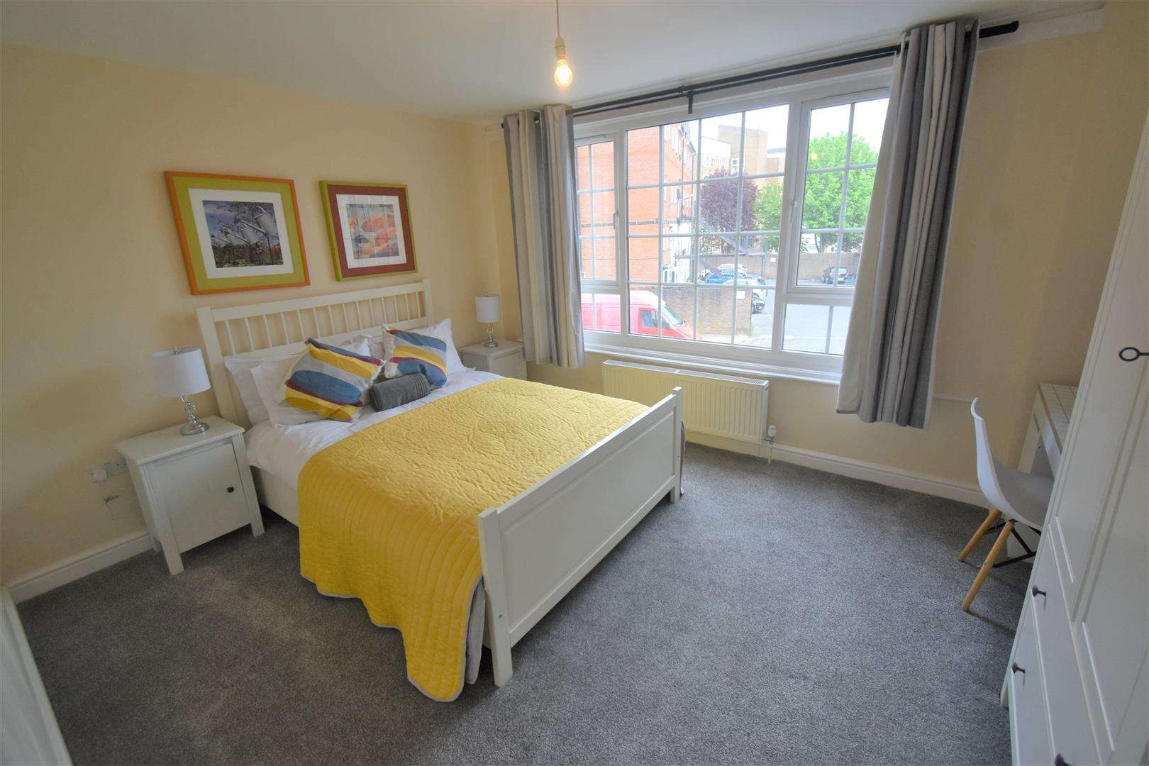 Room Phoenix Place in Dartford