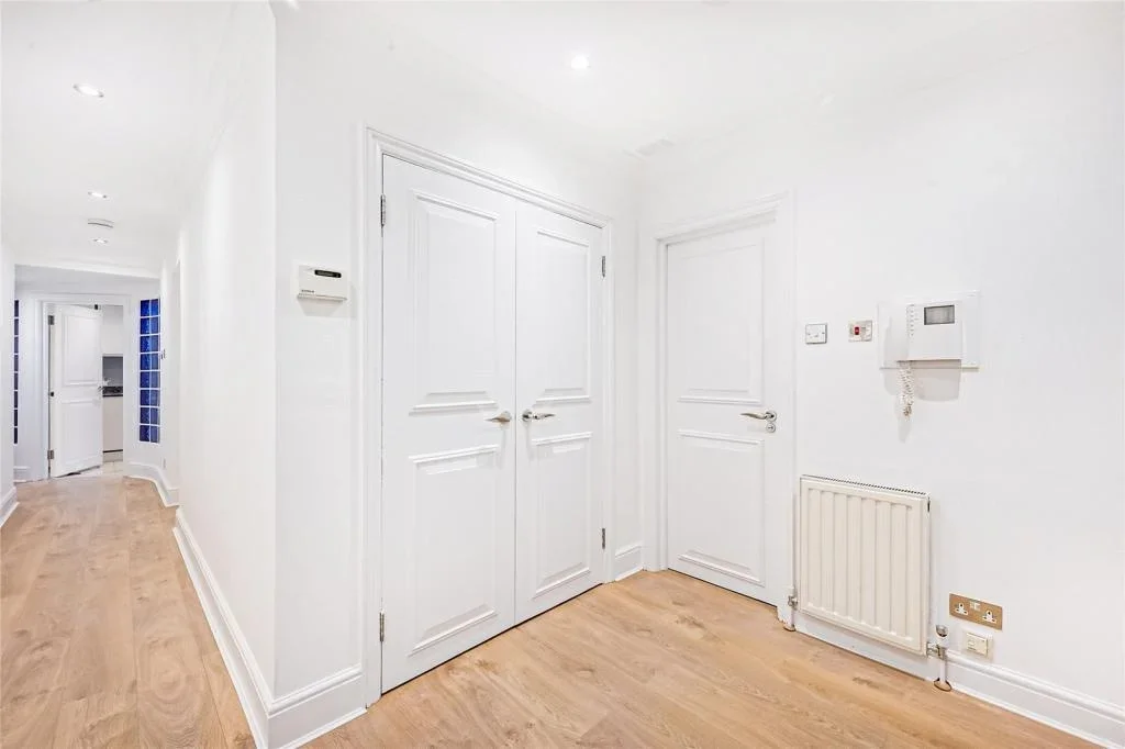 Flat Ashburn Gardens in Greater London