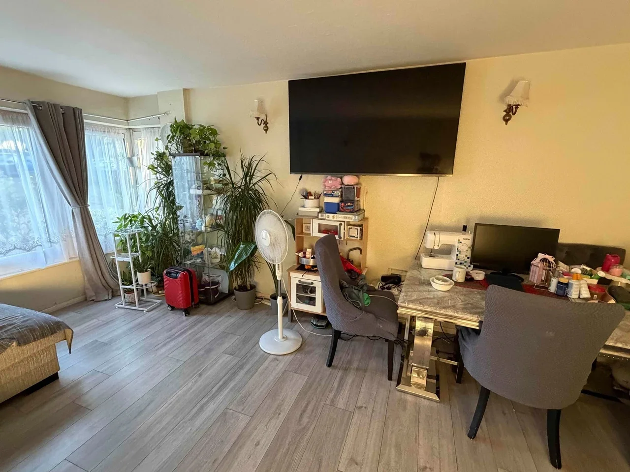 Flat Elm Court in Greater London