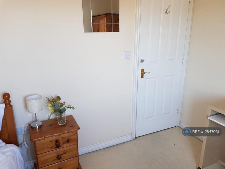 Room Daymond Street in Peterborough