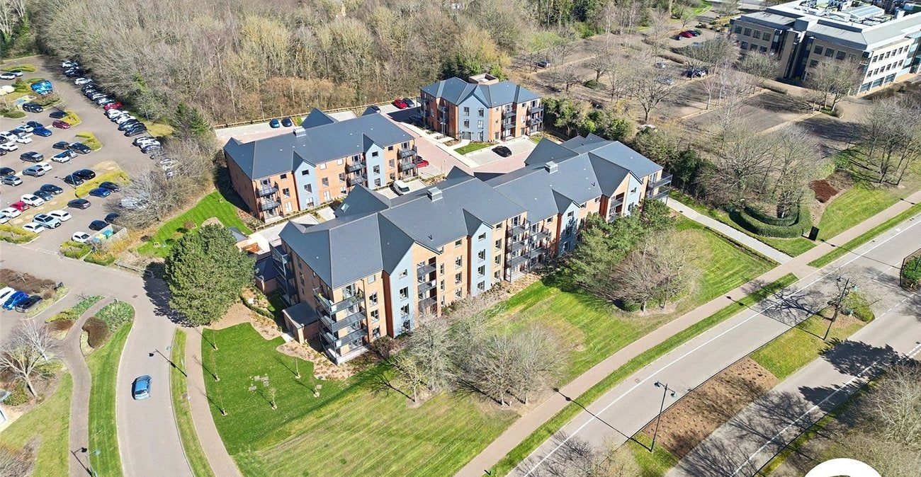 Flat Kings Hill Avenue in Tonbridge and Malling