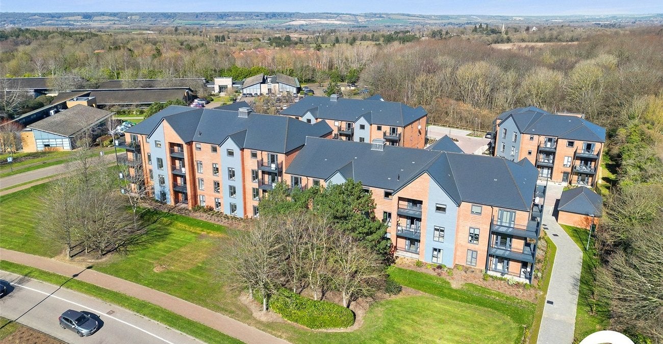 Flat Kings Hill Avenue in Tonbridge and Malling