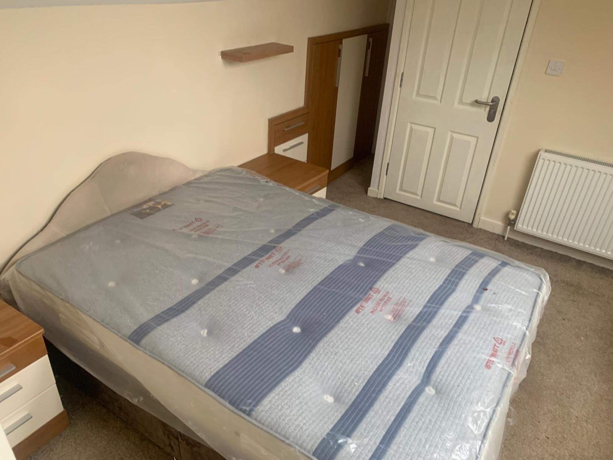 Room Lonsdale Road in Wolverhampton