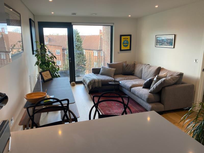 Flat Empire Way in Greater London