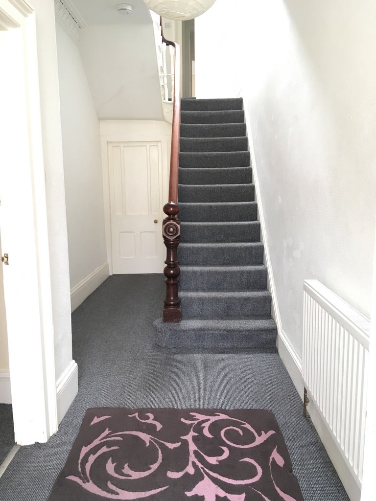 Room Furzehill Road in Plymouth