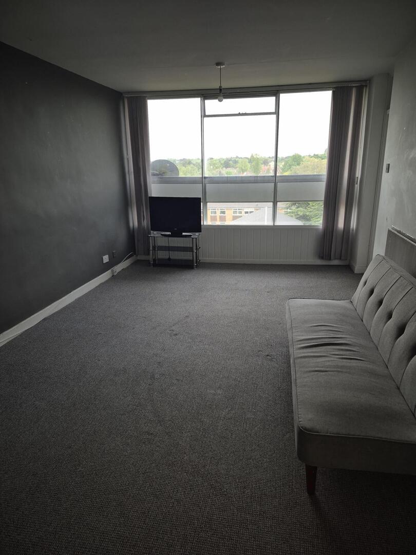 Flat Lyndwood Court in Leicester