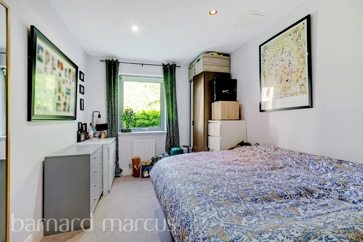 Flat St George's Grove in Greater London