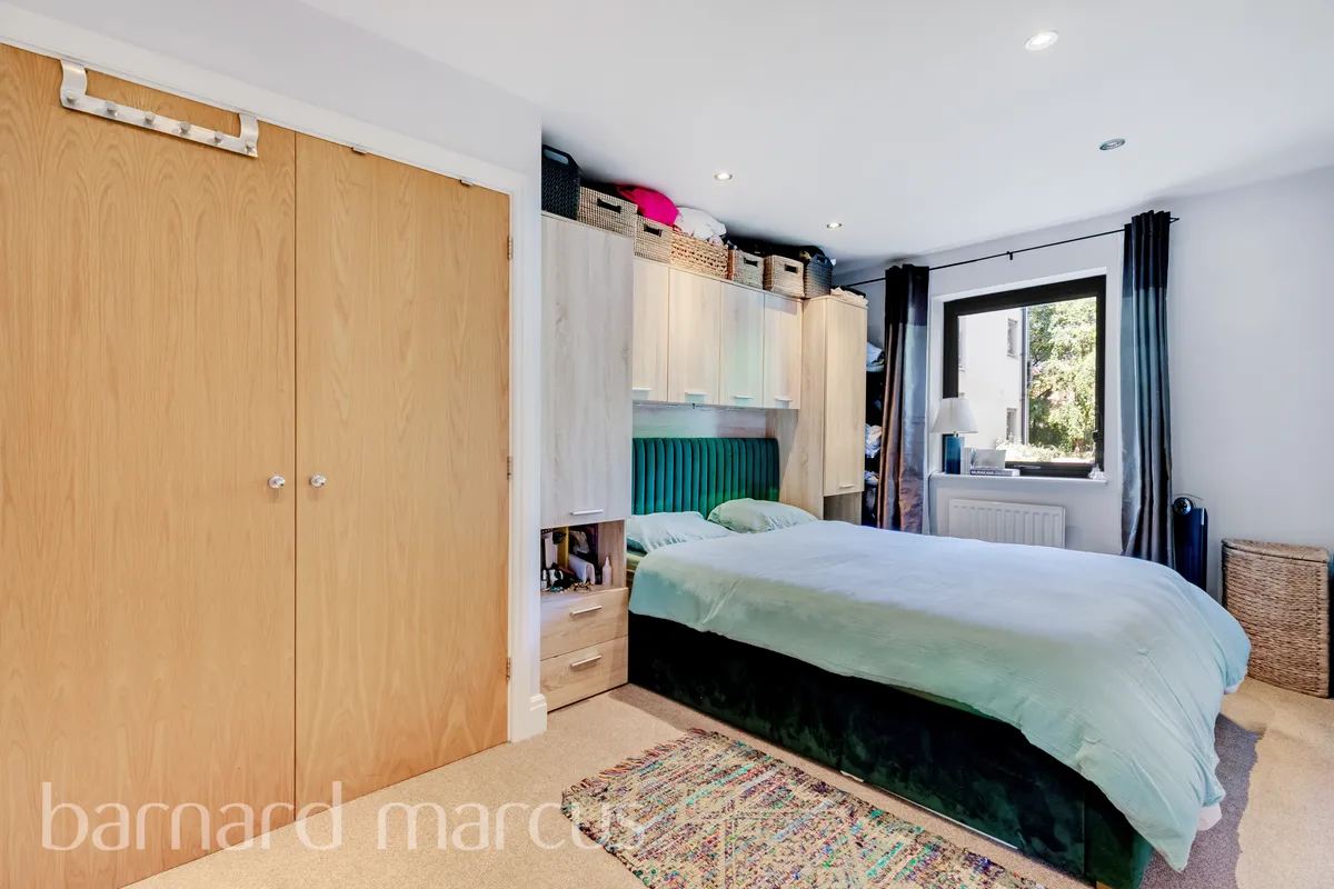 Flat St George's Grove in Greater London