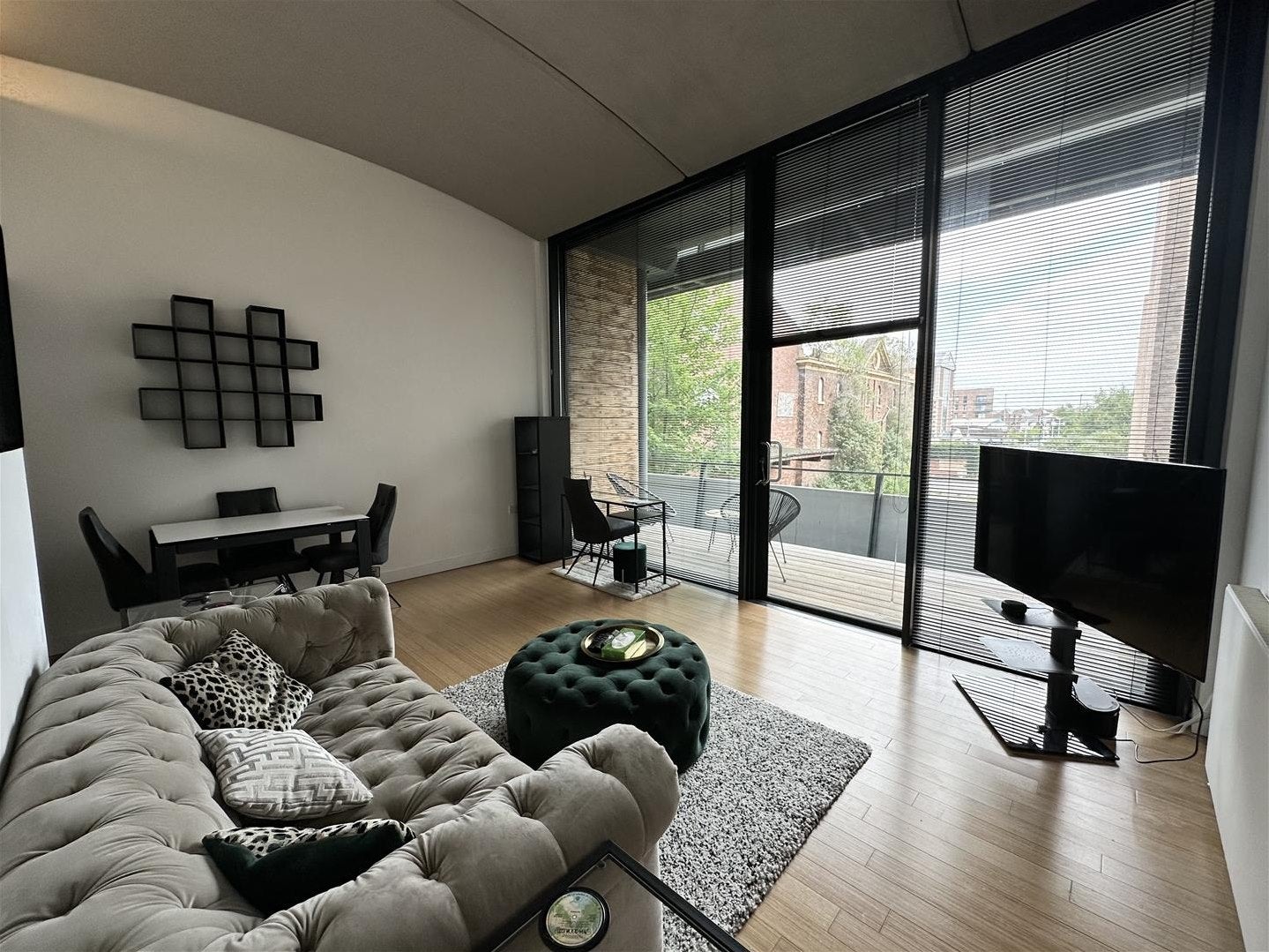 Flat Woodfield Road in Trafford