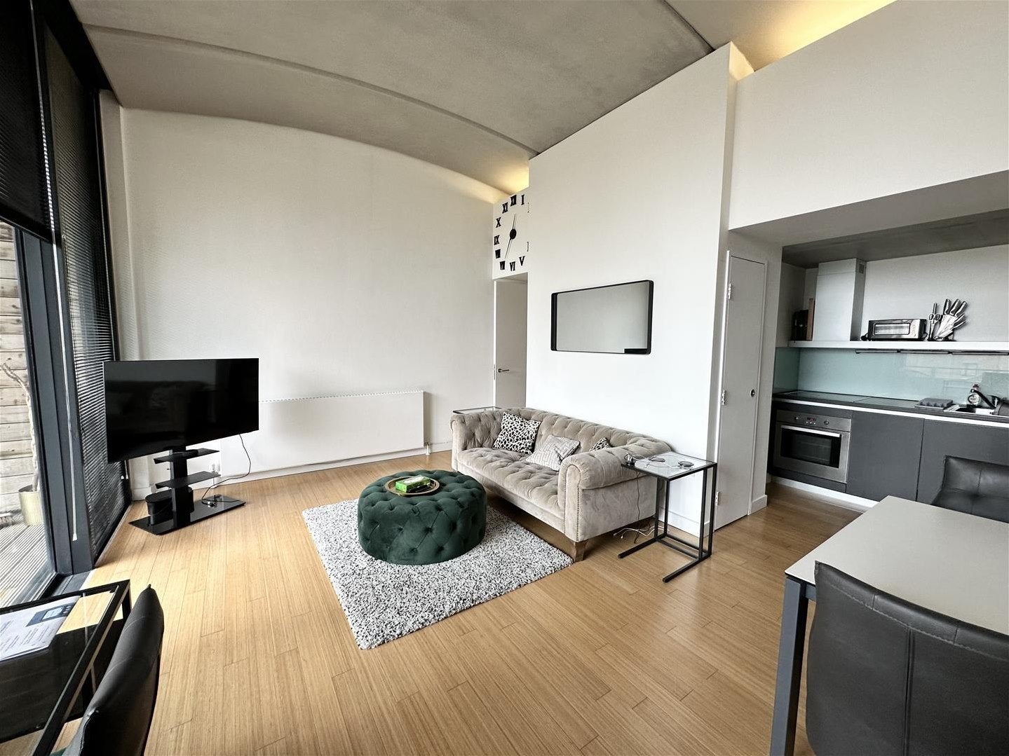 Flat Woodfield Road in Trafford