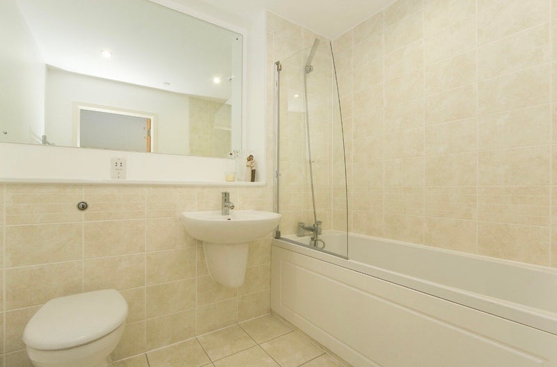 Room Jupp Road West in Greater London