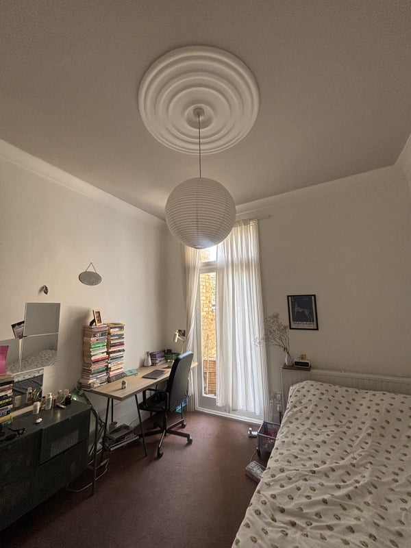 Room Kenmure Road in Greater London