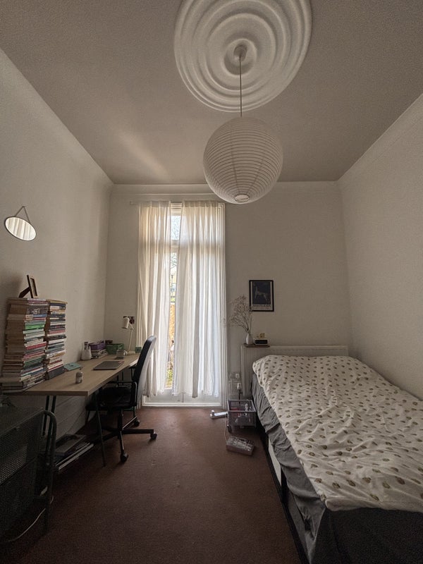 Room Kenmure Road in Greater London
