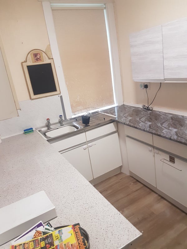 Room Lochend Drive in City of Edinburgh