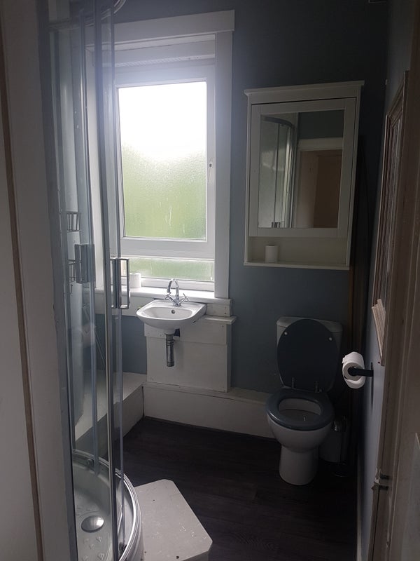 Room Lochend Drive in City of Edinburgh
