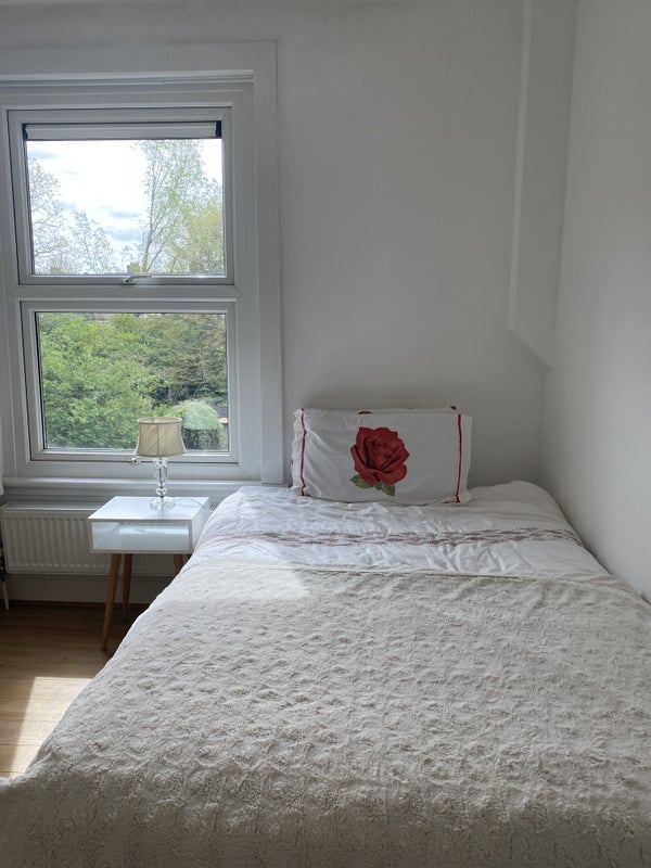 Room Cavendish Road in Greater London