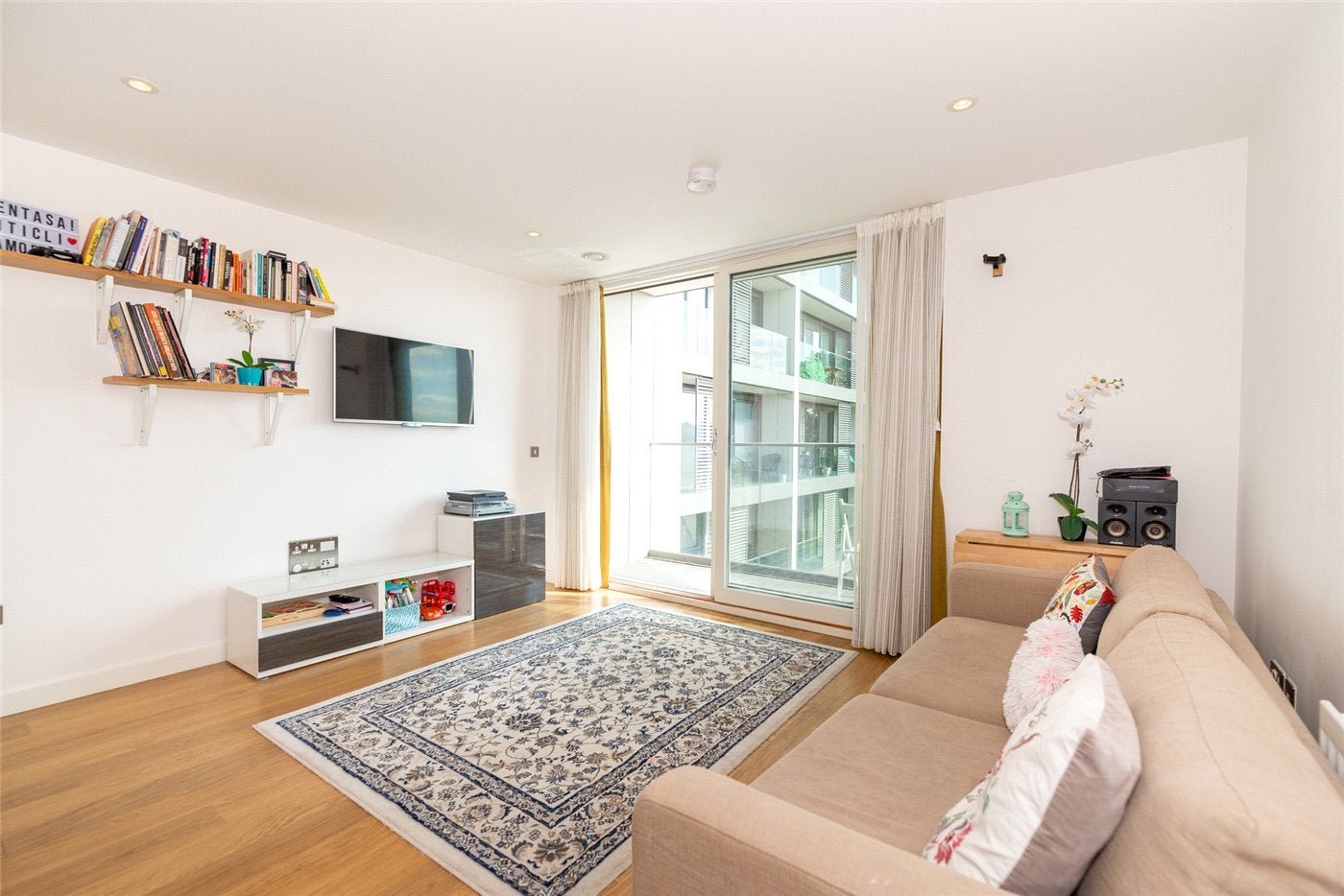 Flat Upper Richmond Road in Greater London