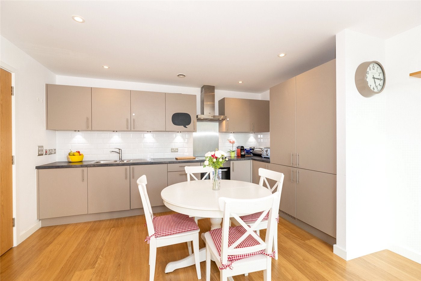 Flat Upper Richmond Road in Greater London