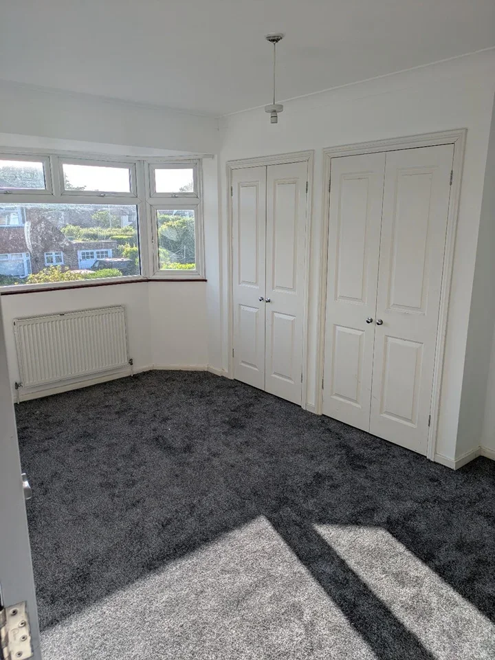 Room The Meadway in Reigate and Banstead