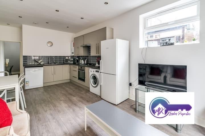 Flat Mostyn Avenue in Greater London