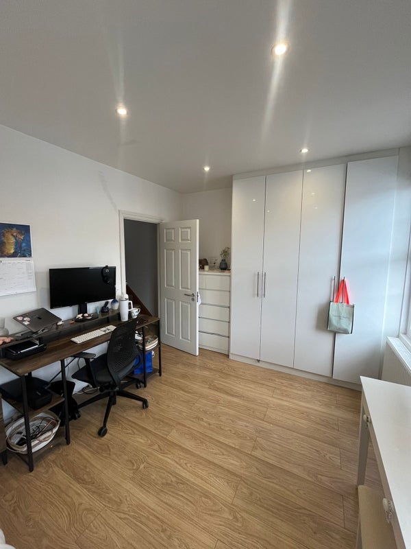 Room Huntspill Street in Greater London