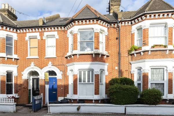 Flat Knoll Road in Greater London