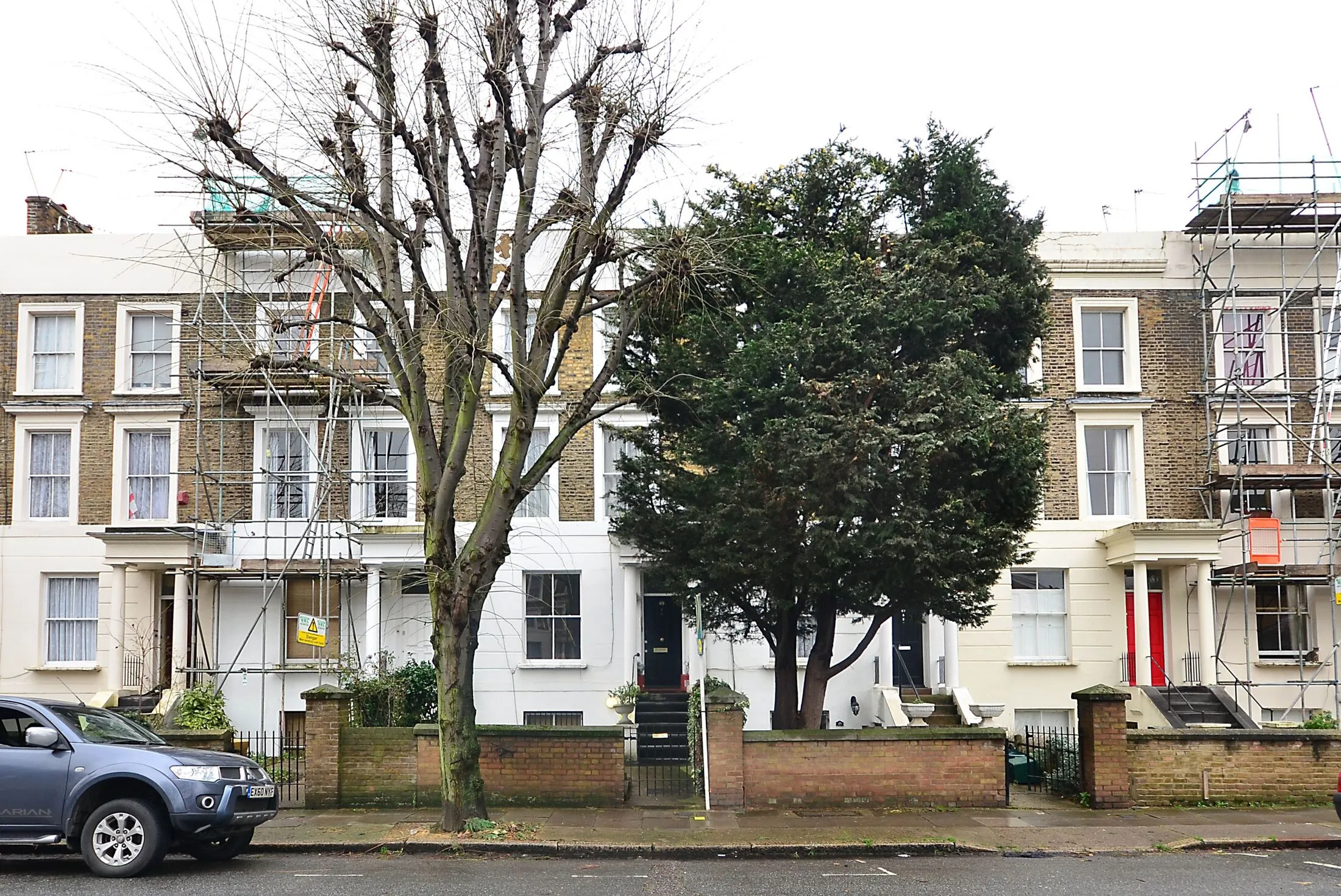 Flat Cleveland Road in Greater London