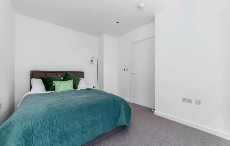 Flat Raven Row in Greater London