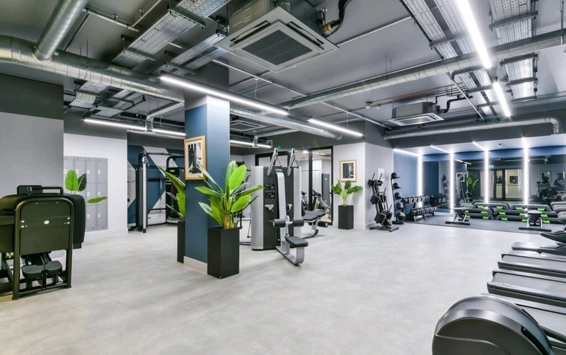 Flat Raven Row in Greater London