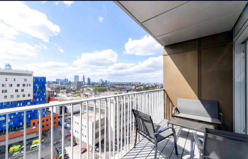 Flat Raven Row in Greater London
