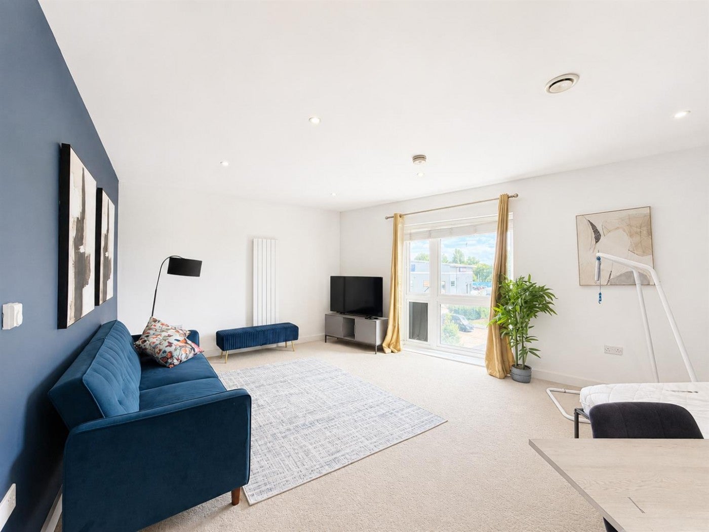 Flat Brabazon Road in Greater London