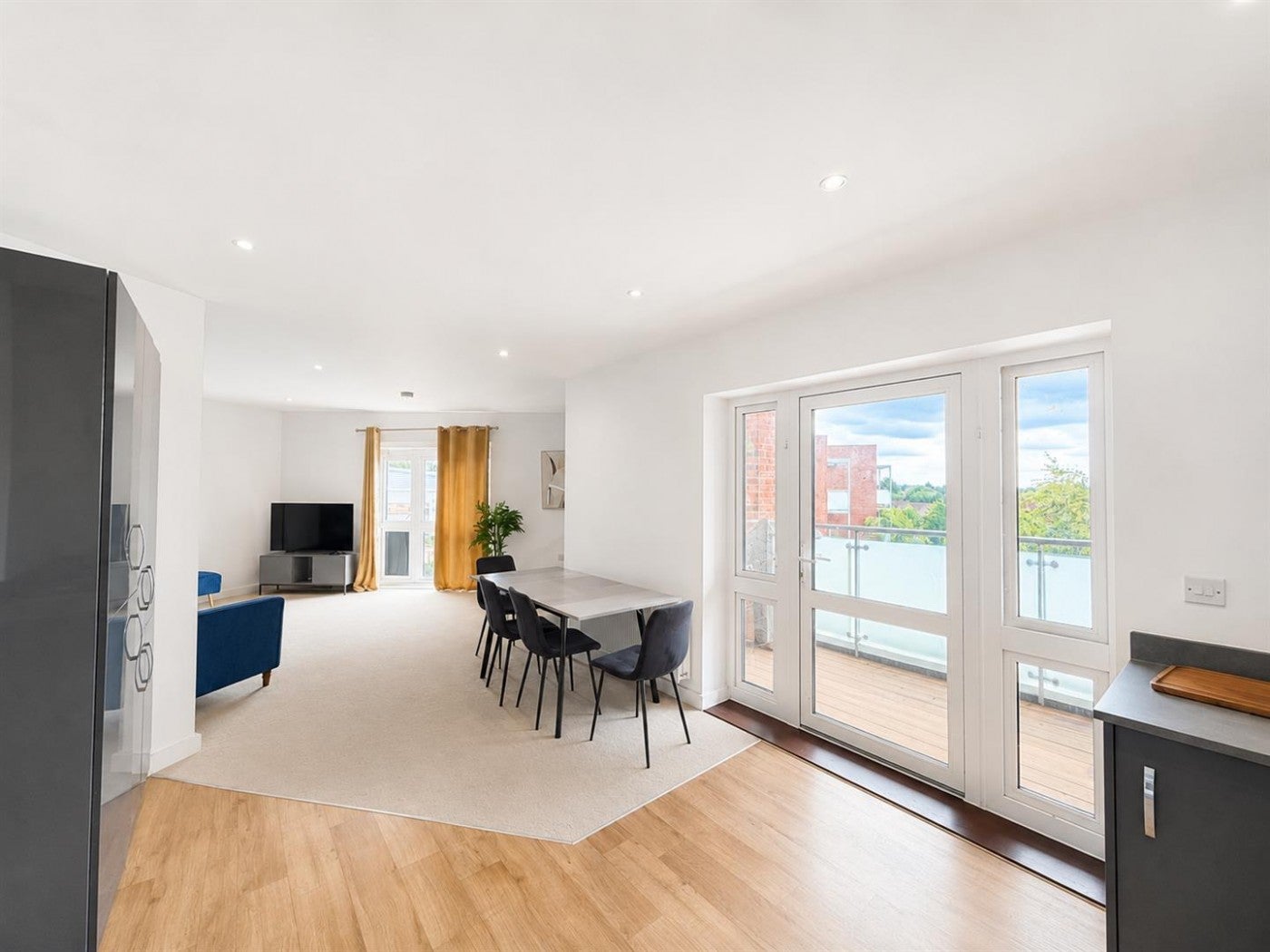 Flat Brabazon Road in Greater London