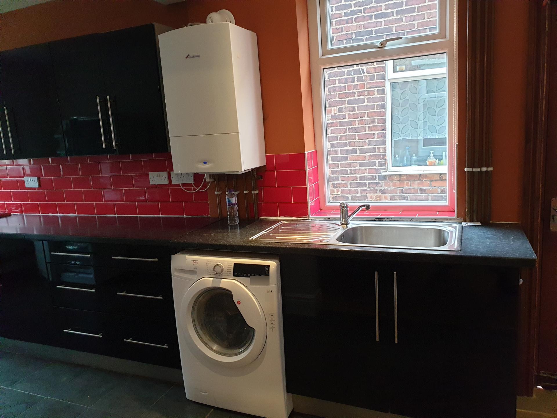 Flat Ashdene Road in Manchester