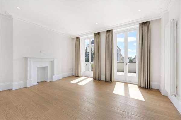 Flat Burnsall Street in Greater London