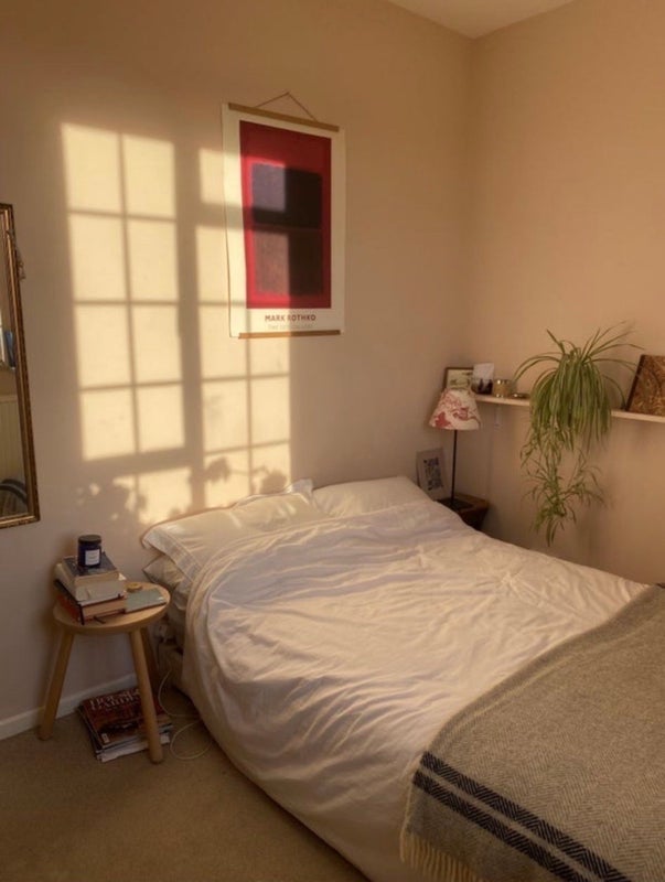 Flat Frithville Gardens in Greater London